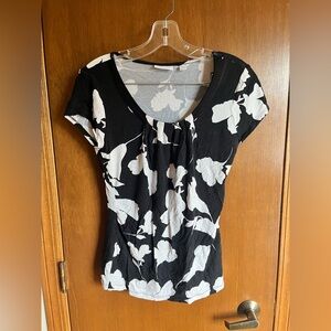 New York & Company Black and White Floral Tee